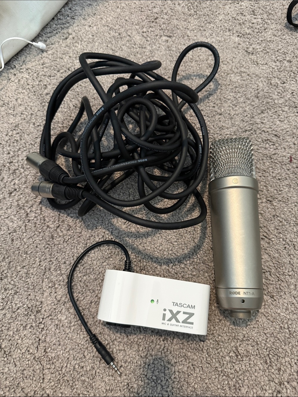 Tascam iXZ Mic & Guitar Interface - White